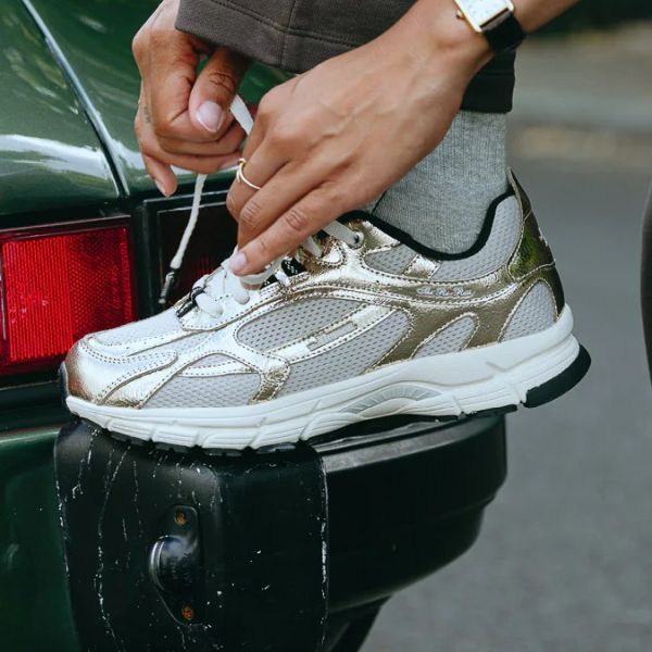 Mercer Amsterdam The Re-Run Cracked Sneaker Goud