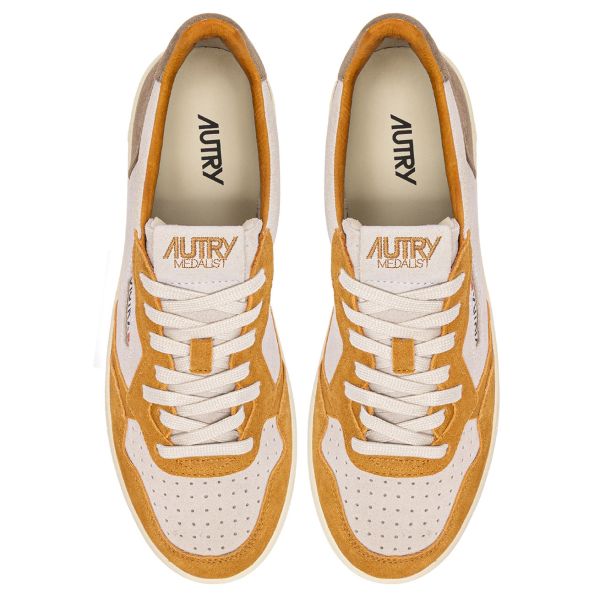 Autry Medalist Low Sneaker Off White/Bruin/Oranje