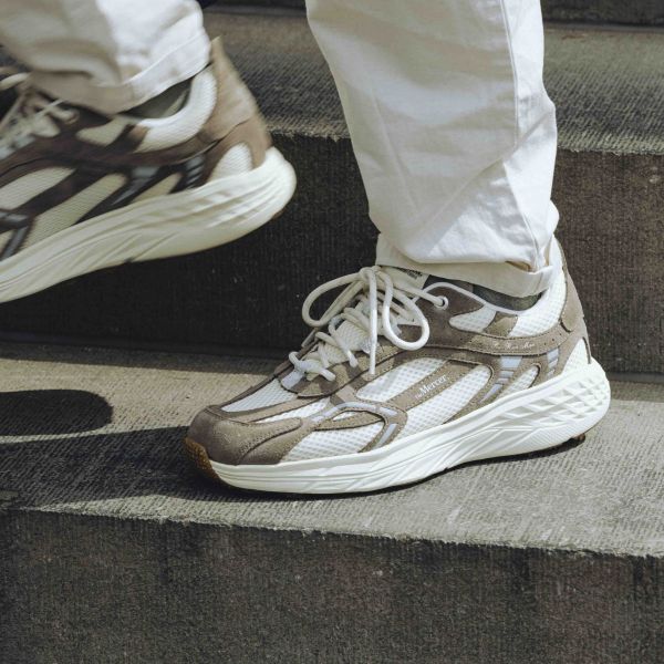 The Mercer Brand The Re-Run MAX Sneaker Bruin/Off White